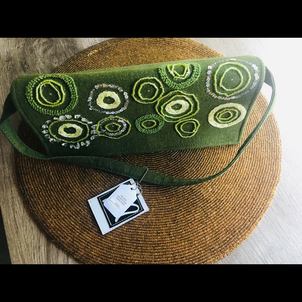💚Green Jeweled Circle Cotton Clutch💚